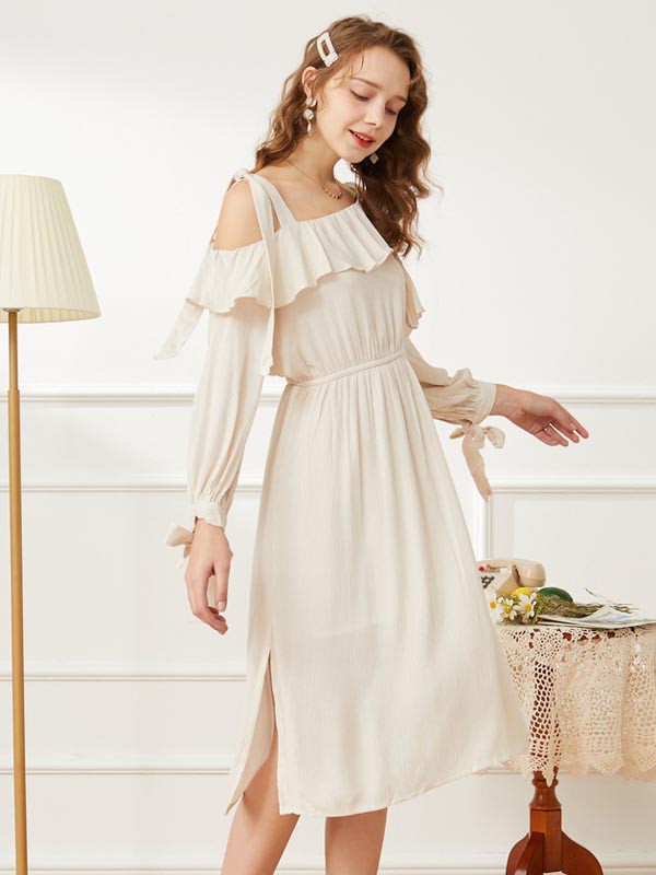 白色连衣裙怎么搭配 这两款连衣裙哪款更好看
