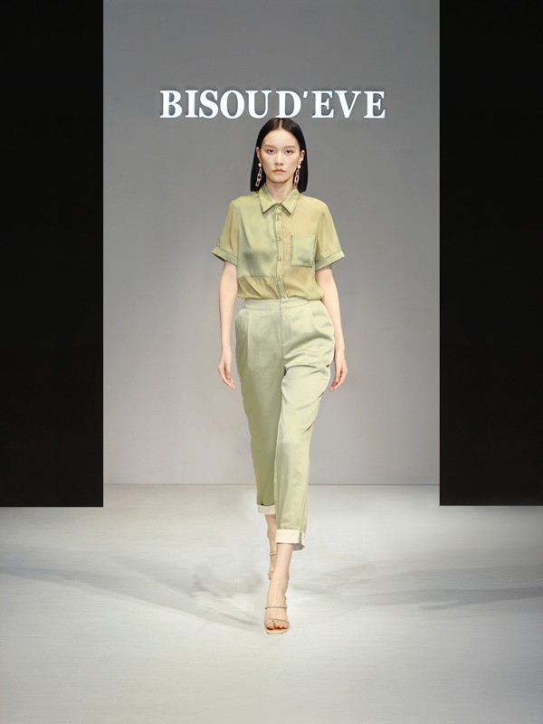 职场怎么穿才更加时尚干练呢