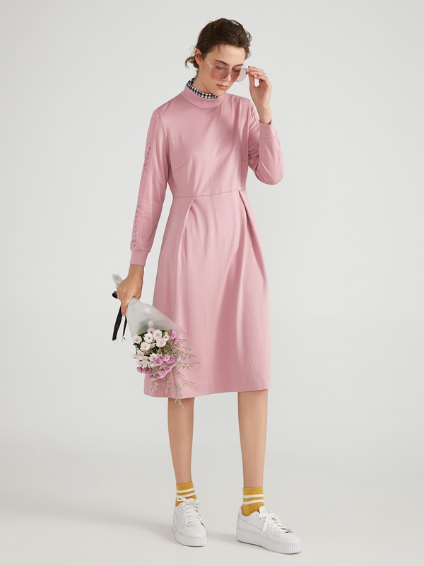 什么样的穿搭更适合夏天 墨曲女装更加舒适文艺