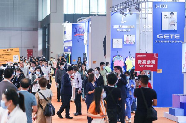 圆满收官!2021OUE职业装团服展场面火爆,未来可期