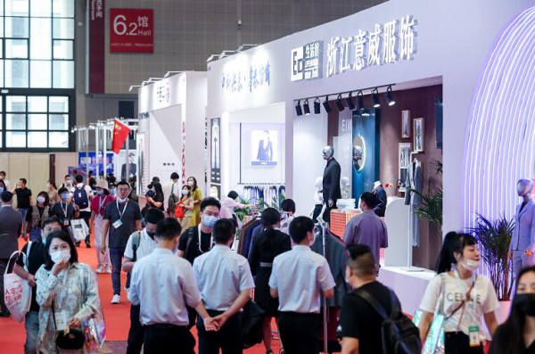 圆满收官!2021OUE职业装团服展场面火爆,未来可期