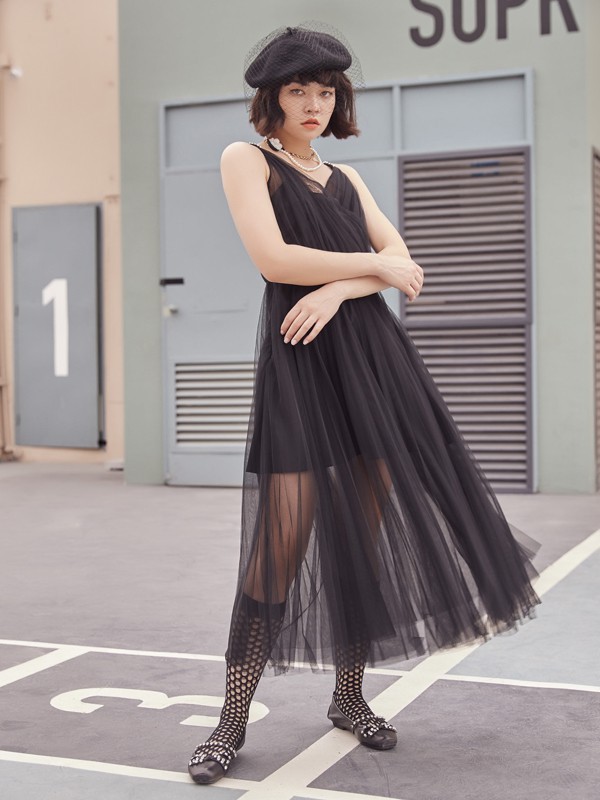 吊带连衣裙适合微胖妹纸吗 吊带裙怎么搭配最时尚