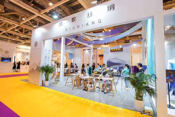 专访绣娘丝绸:山影水韵“苏州最江南”