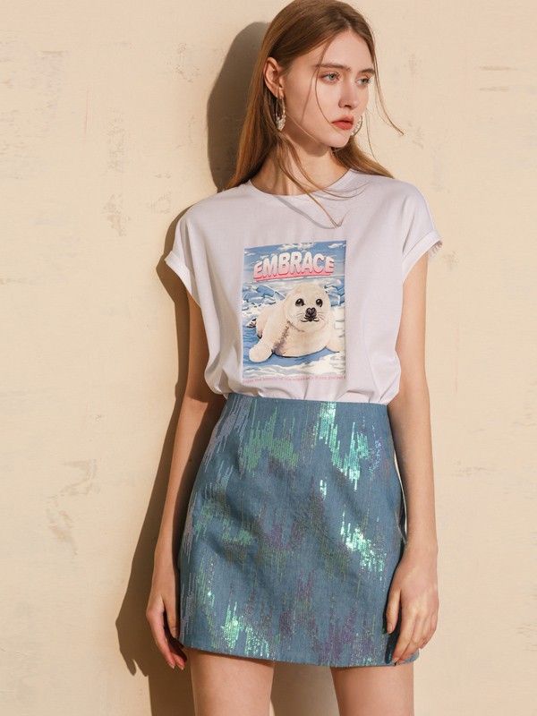 蓝色牛仔裙&镭射光短裙 打造夏日清凉感