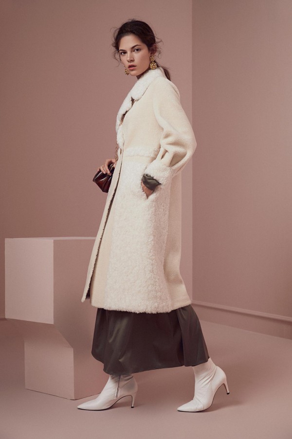 想开一家女装加盟店,选择闻讯可行吗?