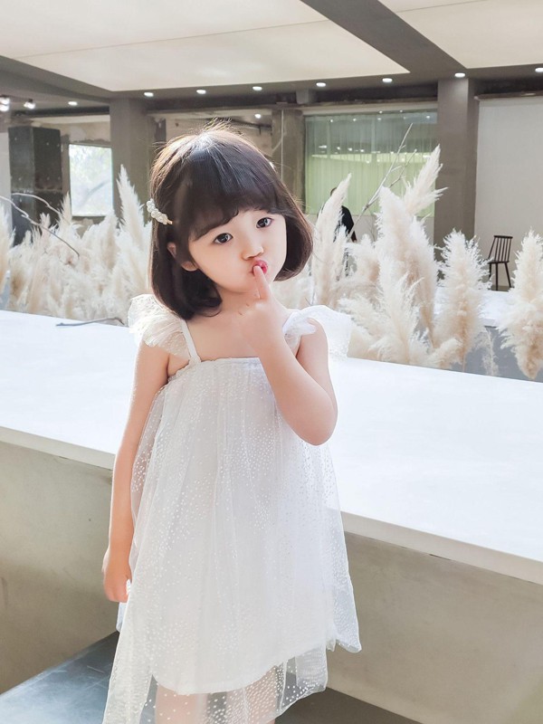 三四岁的小女生适合穿吊带装吗 吊带装怎么搭配更俏皮