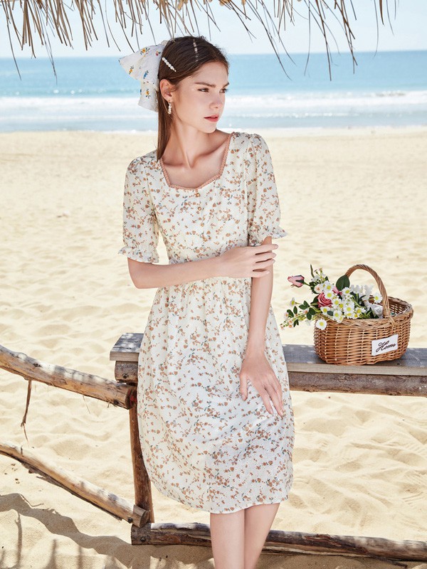 温柔知性的碎花连衣裙 打造精致女士