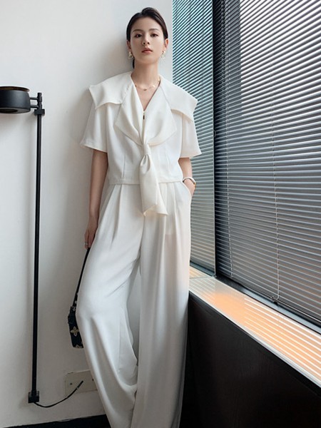 如何打造职场精英女性 这件单品你入手了吗