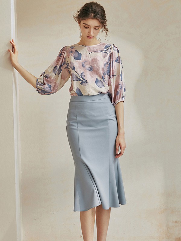 夏天半身裙怎么搭配更好看 摩卡打造职场精英女性