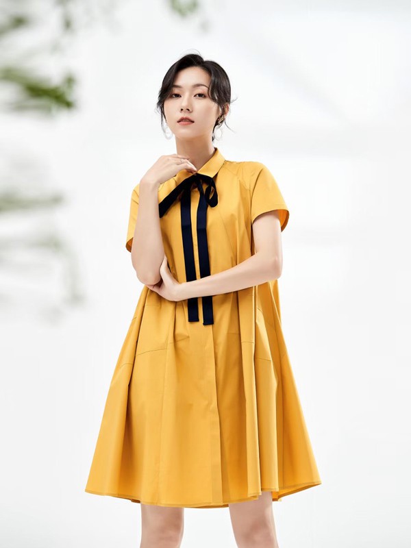 简约衬衫裙轻松打造高级感 尼赫菲女装个性不张扬