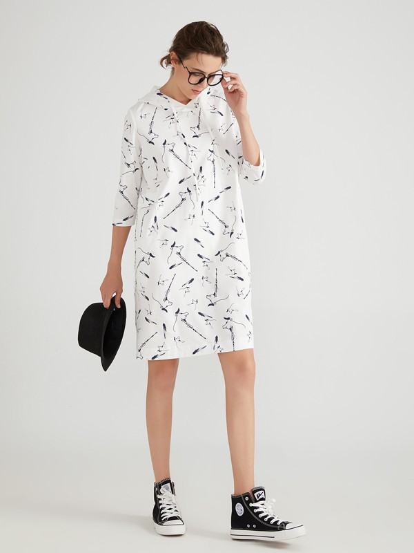 舒适大方的连衣裙让夏天更简单