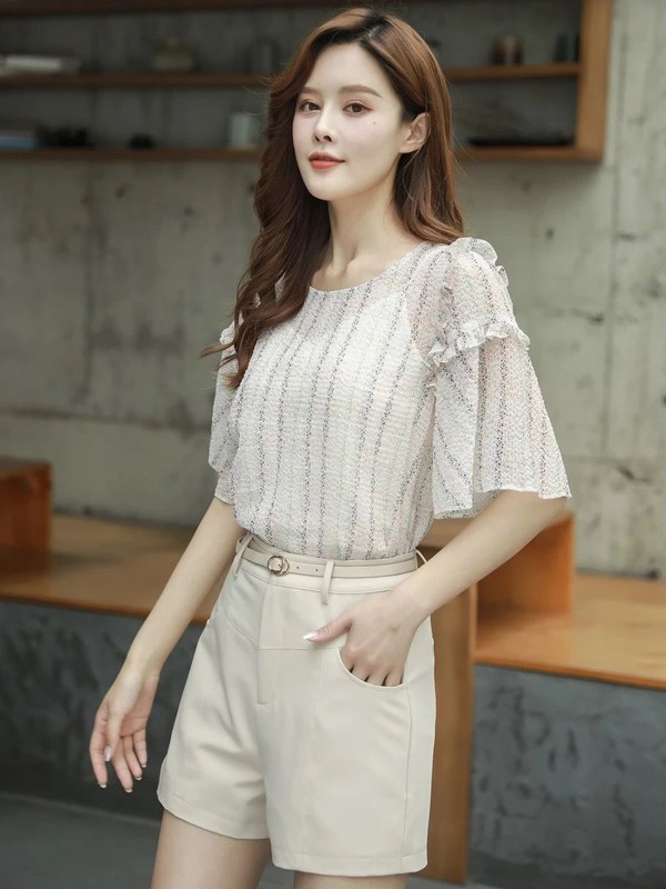 日常通勤怎么穿 休闲甜美的职场搭配