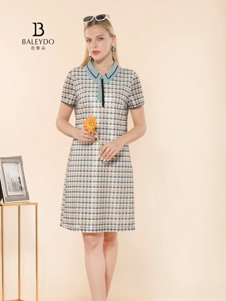 气质女人在夏天是怎么穿搭的