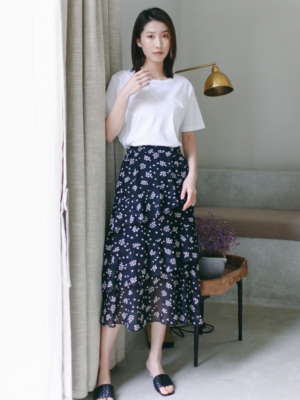 夏天白色T恤怎么搭配更加好看