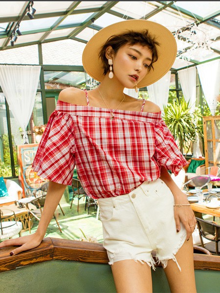 夏天什么一字肩上衣好穿好看