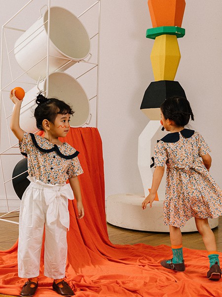 个性不失单调的女孩搭配 中性帅气的女孩要怎么穿搭