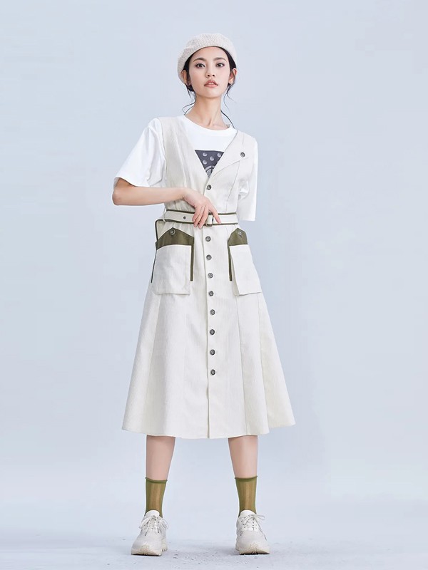 简约舒适的夏日通勤穿搭