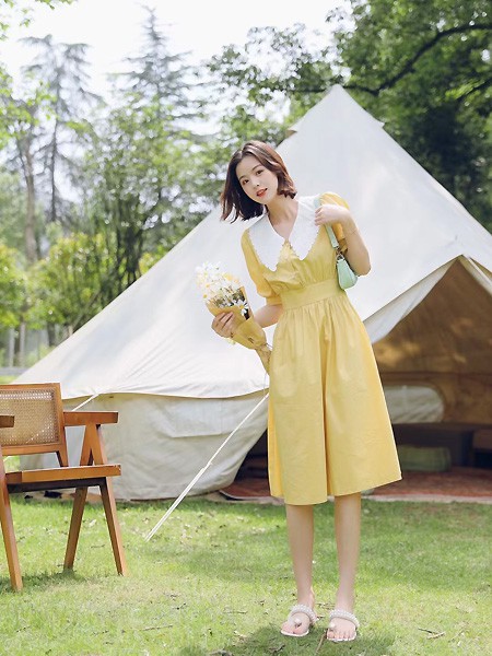 带有娃娃领的连衣裙怎么挑选 什么颜色更温柔