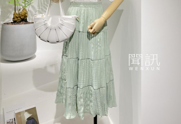 就算莫兰迪也抵抗不了这薄荷绿“闻讯”优雅女装