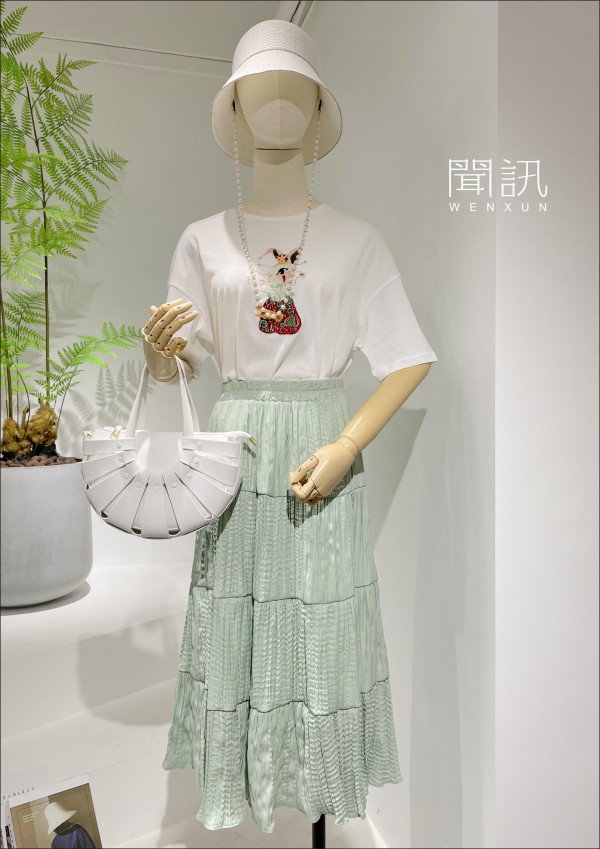 就算莫兰迪也抵抗不了这薄荷绿“闻讯”优雅女装