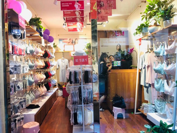 夫妻不惧疫情坚持开内衣加盟店最后...强硬反击