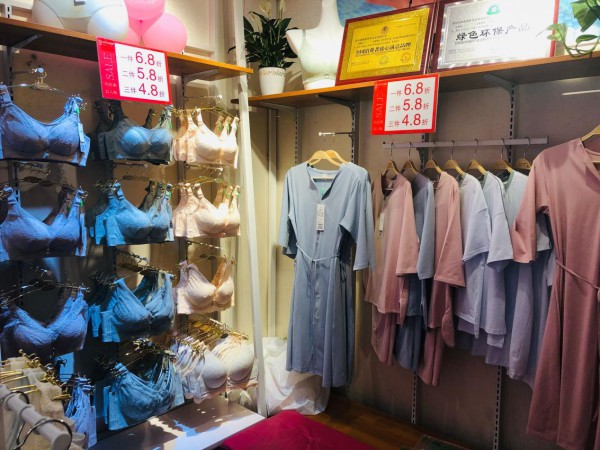 夫妻不惧疫情坚持开内衣加盟店最后...强硬反击