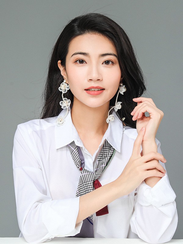 夏天穿裙子搭配什么耳环好看