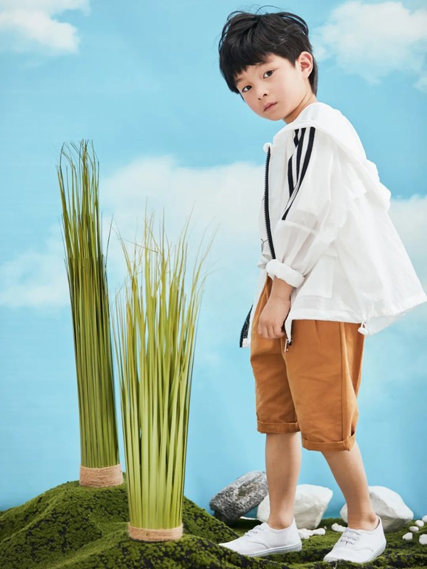 小男生夏天适合穿什么衣服 宽松舒适的小男孩搭配