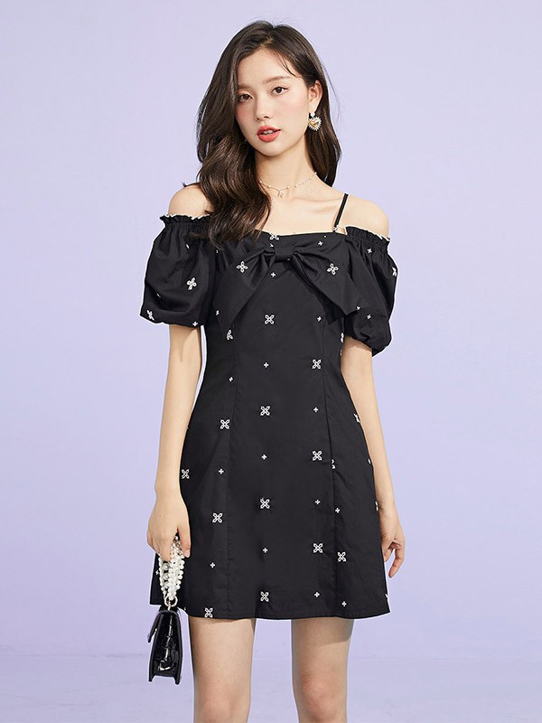 黑色吊带连衣裙怎么挑选 什么款式更性感