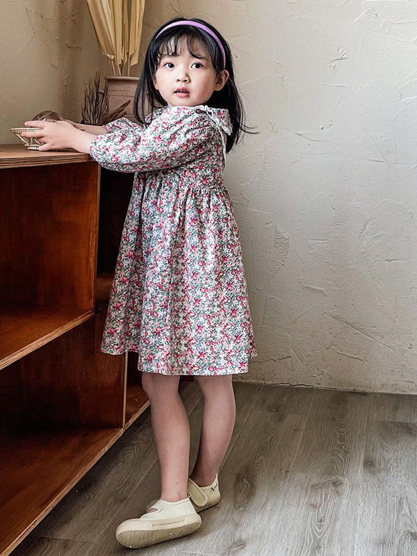 夏季3-4岁的小女孩适合穿什么样的碎花小裙子呢