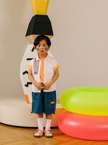 小男孩适合穿什么风格的衣服  小男孩的穿搭指南