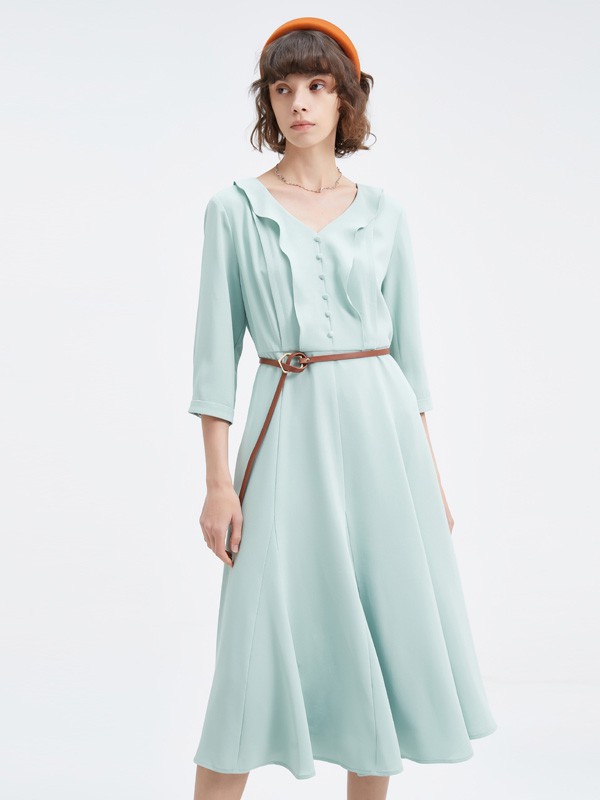 纯色连衣裙怎么挑选 蓝色&红色哪款更适合夏季