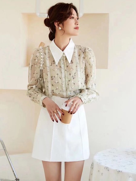 衬衫要怎么搭配出简约的感觉 衬衫下面要搭配什么衣服