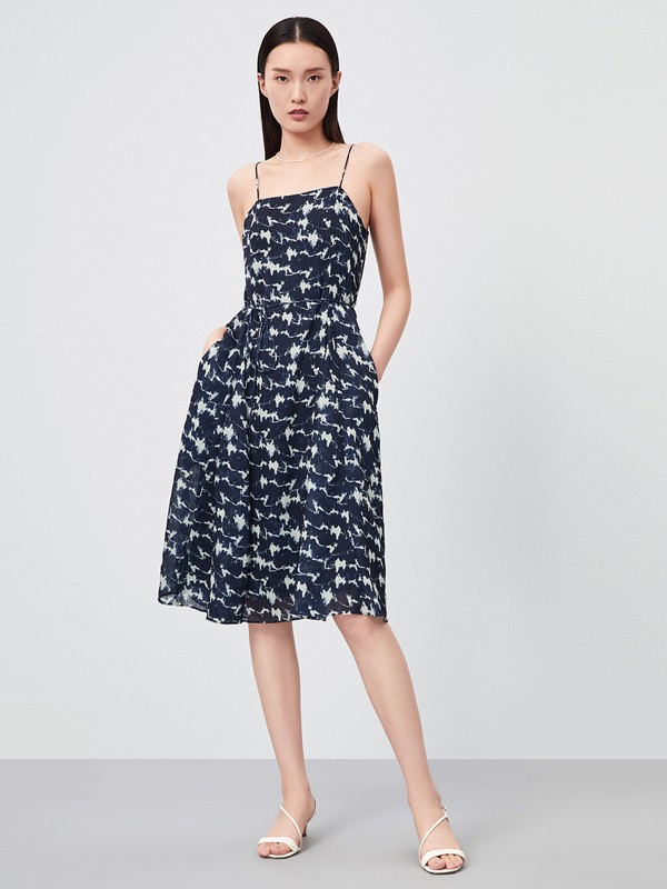 吊带连衣裙怎么挑选 俏皮&气质哪款更适合