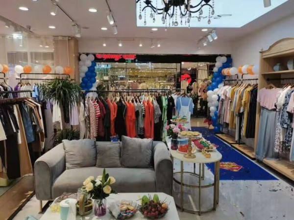 热烈祝贺子容广西百色新店盛大开业!祝生意兴隆!客似云来!