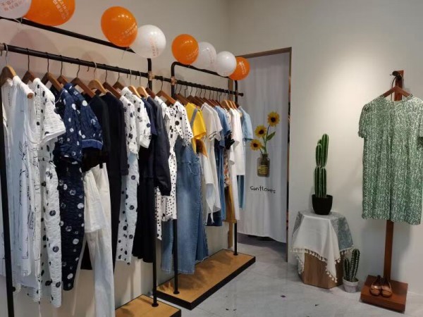 热烈祝贺子容广西百色新店盛大开业!祝生意兴隆!客似云来!