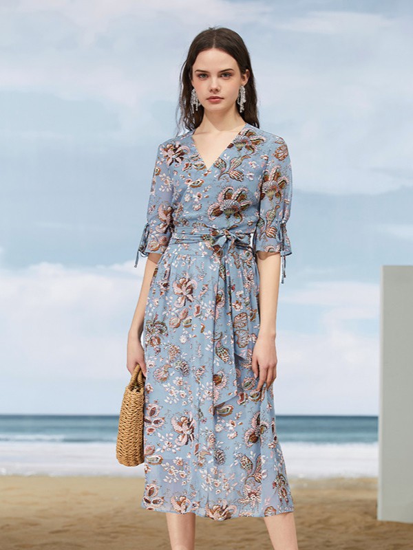 印花连衣裙怎么挑选什么款式更清爽