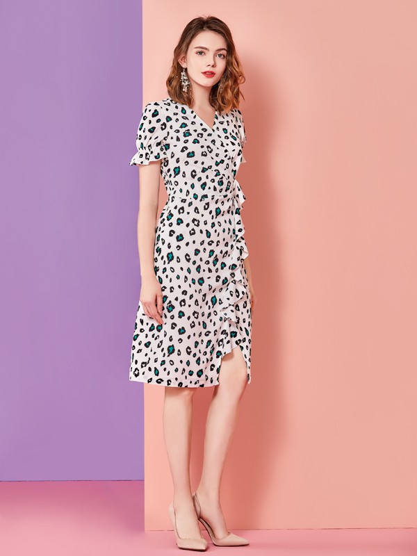 碎花裙怎么搭配才不土气 什么样的碎花裙更有气质