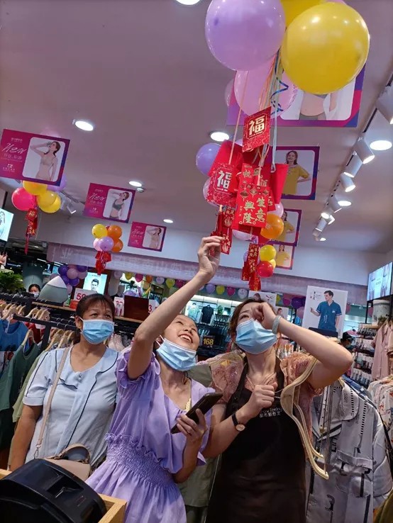 实体店逆势增长:都市新感觉分店开业,首日业绩破万!