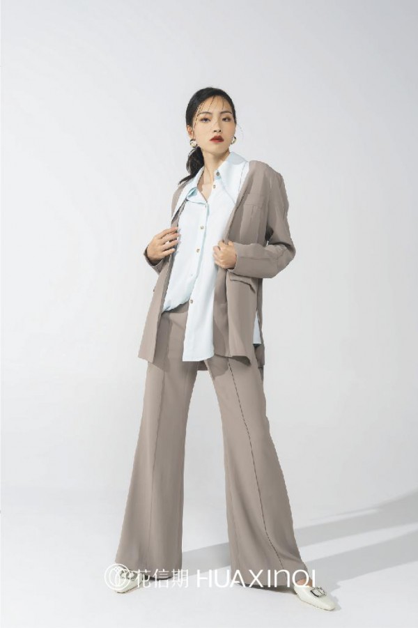 想要大气场小脸盘选什么?丨花信期都市女装