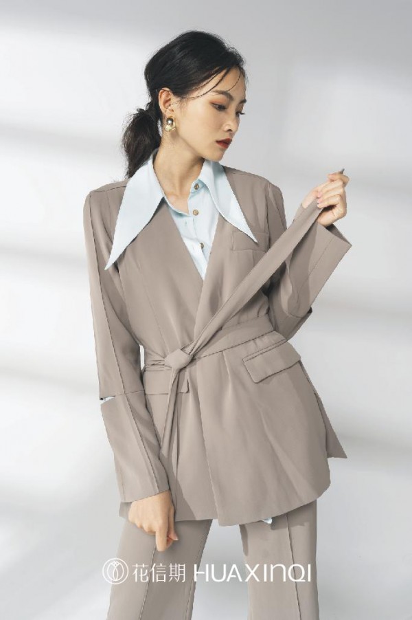 想要大气场小脸盘选什么?丨花信期都市女装