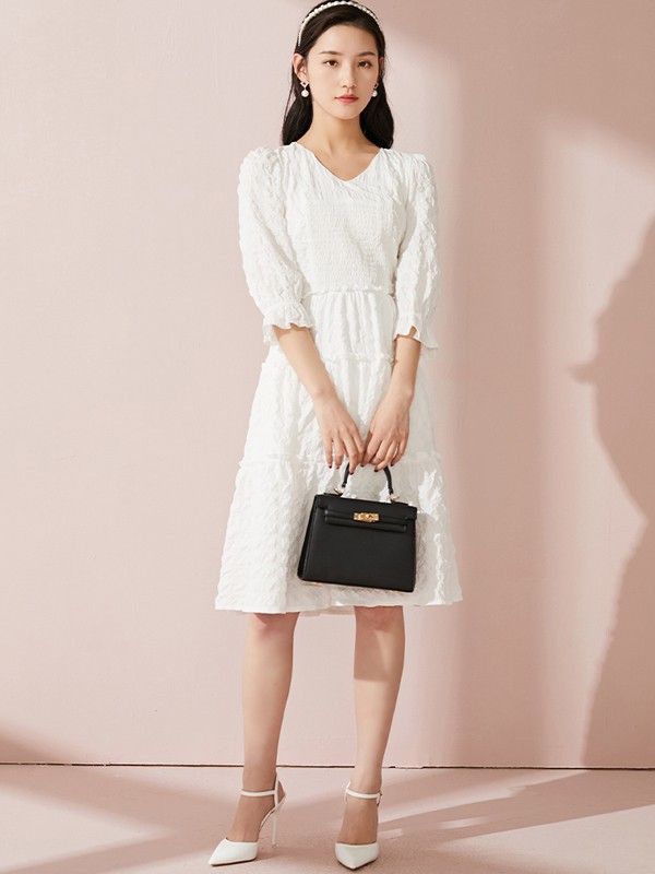 白色连衣裙配什么鞋子好看 什么款式更淑女