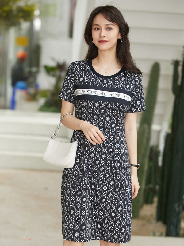 35-40岁的女士适合穿什么样的印花连衣裙