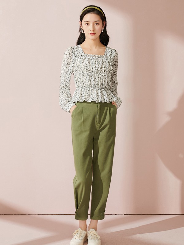 绿色裤子适合搭配什么样的上衣 碎花上衣适合吗
