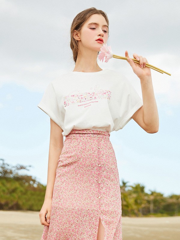 碎花半身裙搭配什么上衣好看 纯色&印花哪款更优雅