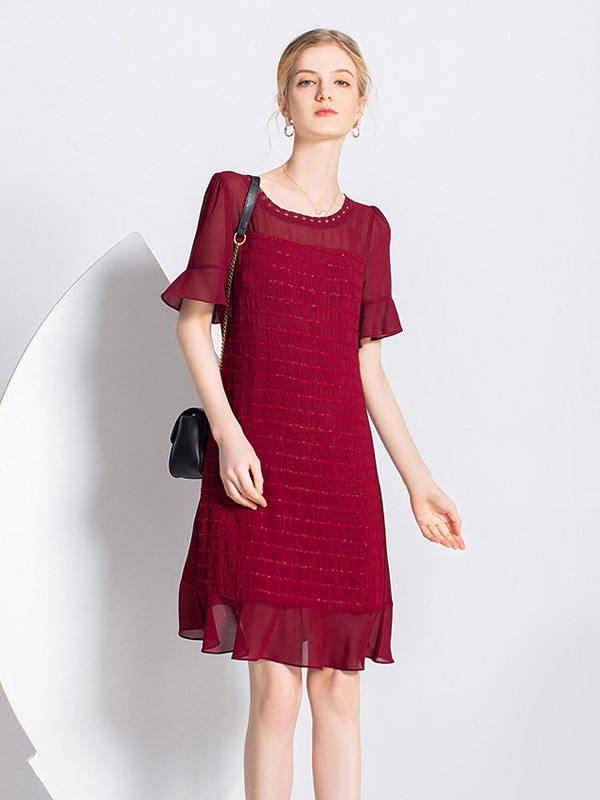 红色连衣裙和白色连衣裙哪款更好看