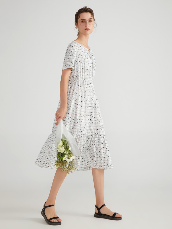 热烈庆祝墨曲女装内蒙赤峰新店盛大开业!祝生意兴隆!