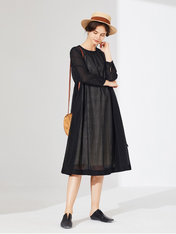 黑色服装给人的感觉是怎么样的 适合夏季吗