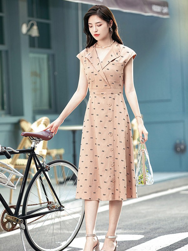 印花连衣裙适合什么年龄穿 什么颜色更显温柔