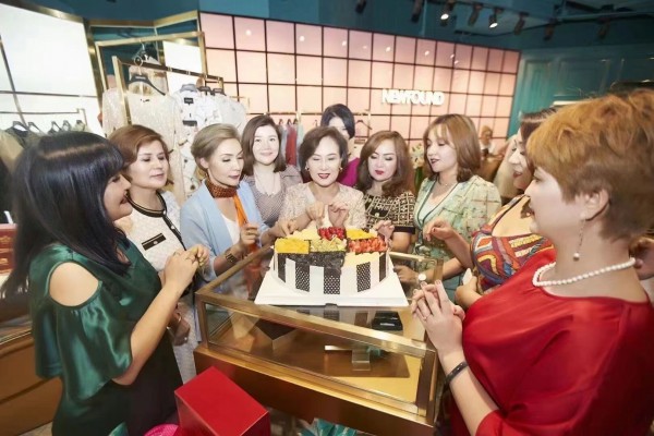 热烈祝贺乌鲁木齐纽方“东方优雅”主题店盛大开幕 祝开业大吉,生意兴隆